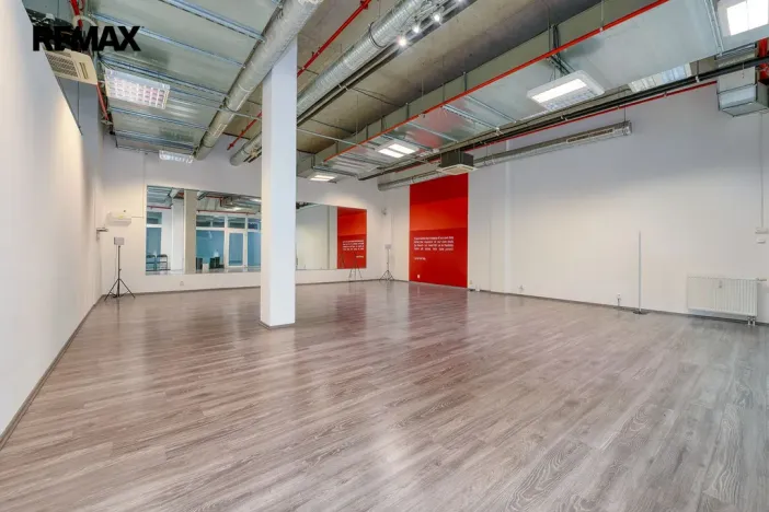 Prodej obchodního prostoru, Praha - Stodůlky, Sluneční náměstí, 109 m2