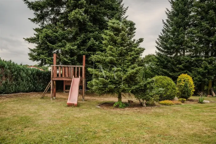 Prodej komerční nemovitosti, Sulice - Želivec, Hlavní, 370 m2