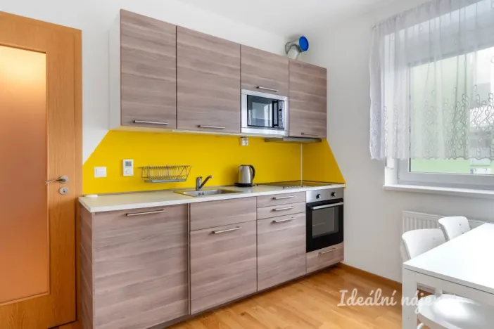 Pronájem bytu 1+kk, Praha - Řeporyje, Kakosova, 38 m2