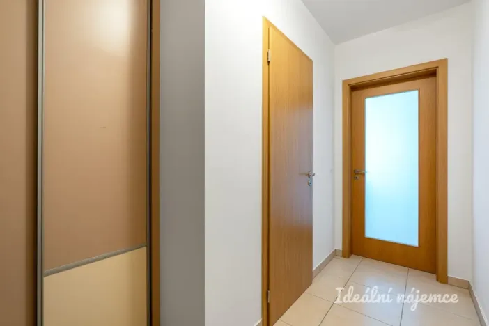 Pronájem bytu 1+kk, Praha - Řeporyje, Kakosova, 38 m2