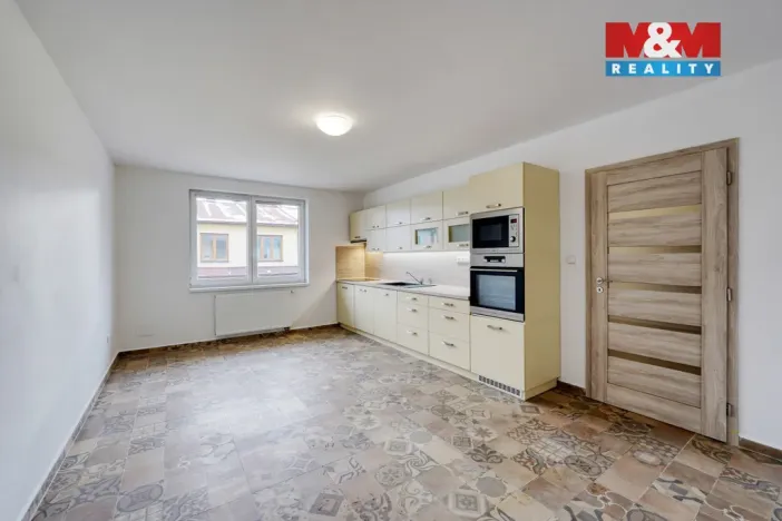 Pronájem bytu 1+kk, Klatovy - Klatovy IV, Tyršova, 31 m2