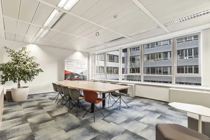 Pronájem kanceláře, Praha - Dejvice, Evropská, 318 m2