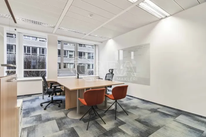 Pronájem kanceláře, Praha - Dejvice, Evropská, 318 m2