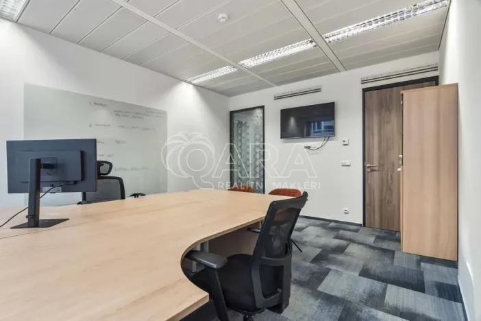 Pronájem kanceláře, Praha - Dejvice, Evropská, 236 m2