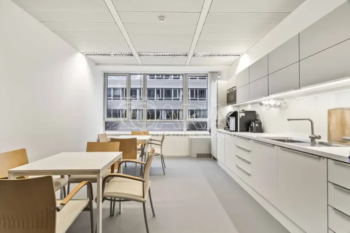 Pronájem kanceláře, Praha - Dejvice, Evropská, 236 m2