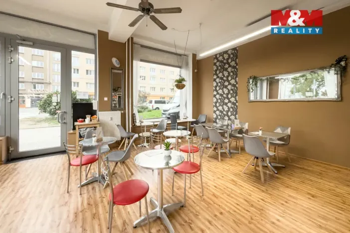 Prodej obchodního prostoru, Praha - Vršovice, Kubánské náměstí, 133 m2