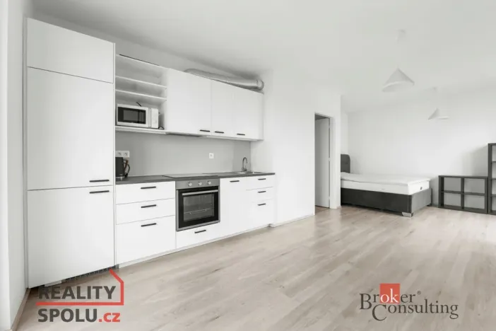 Pronájem bytu 1+kk, Plzeň - Skvrňany, Františka Kováříka, 41 m2