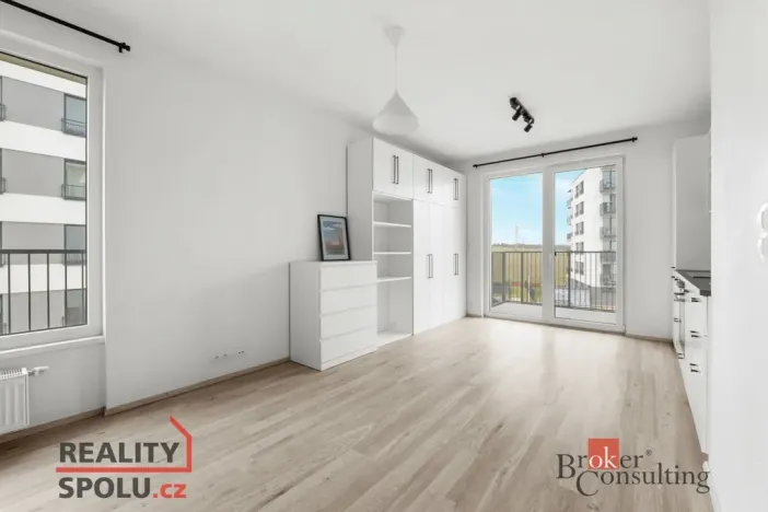 Pronájem bytu 1+kk, Plzeň - Skvrňany, Františka Kováříka, 41 m2