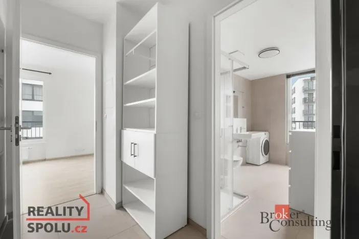 Pronájem bytu 1+kk, Plzeň - Skvrňany, Františka Kováříka, 41 m2