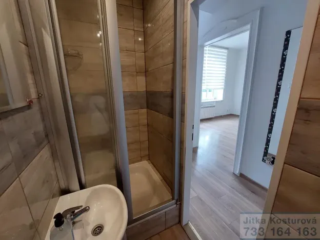 Pronájem bytu 1+1, Krnov - Pod Cvilínem, 9. května, 32 m2