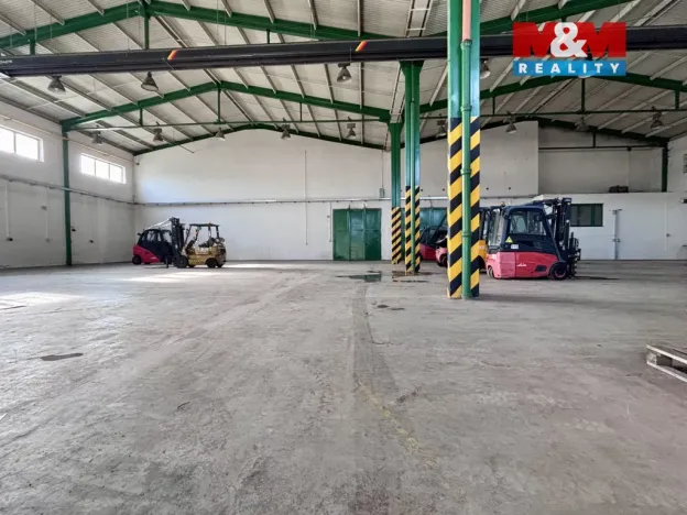 Pronájem skladu, Čestice, 888 m2
