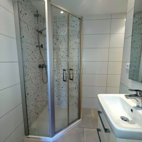 Pronájem bytu 2+1, Karlovy Vary, Krymská, 51 m2