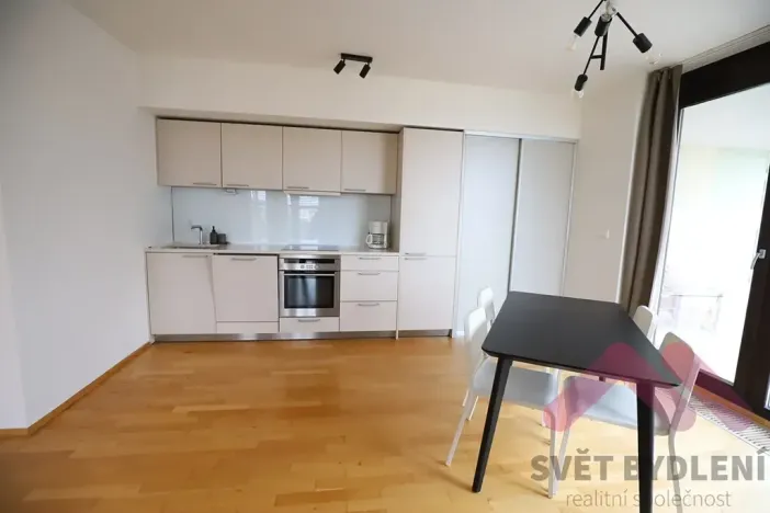 Pronájem bytu 1+kk, Praha - Žižkov, Pitterova, 66 m2