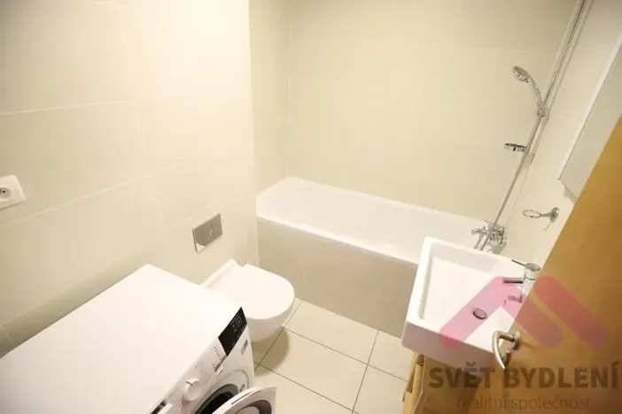 Pronájem bytu 1+kk, Praha - Žižkov, Pitterova, 66 m2