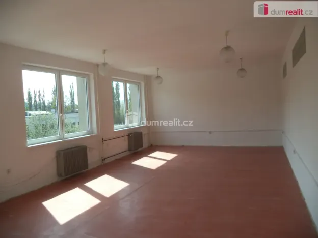 Pronájem komerční nemovitosti, Staré Město, Na Zbytkách, 2000 m2