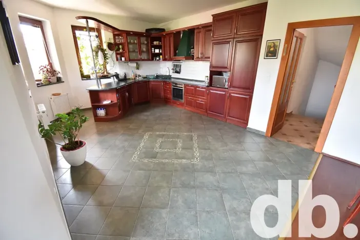 Prodej rodinného domu, Sadov, 366 m2