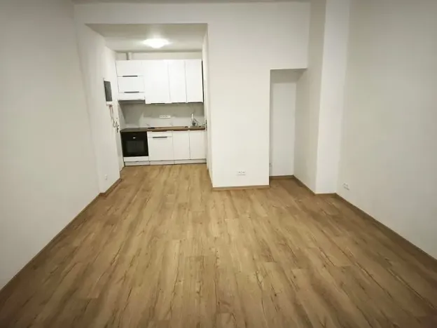 Pronájem bytu 1+kk, Praha - Vršovice, Sámova, 34 m2