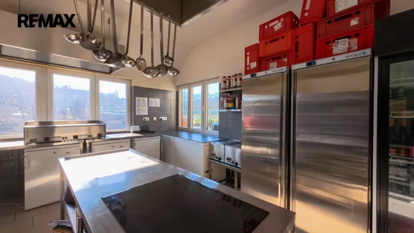 Prodej obchodního prostoru, Týnec nad Sázavou, Ing. Fr. Janečka, 200 m2