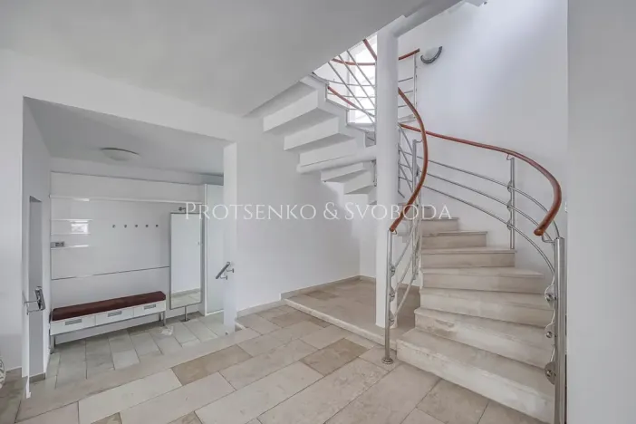 Prodej kanceláře, Křižanov, Benešovo náměstí, 530 m2