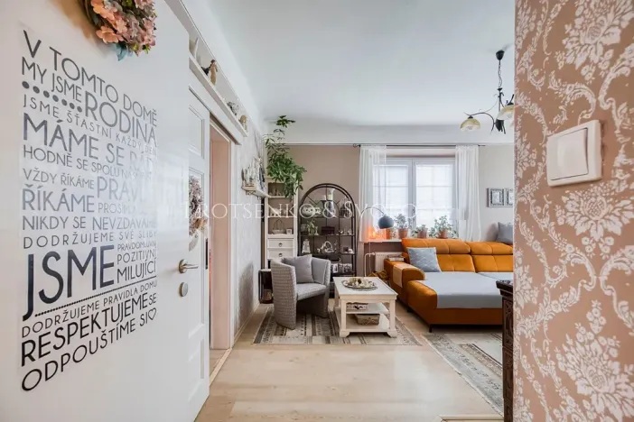 Prodej obchodního prostoru, Suchdol nad Lužnicí, Pražská, 180 m2