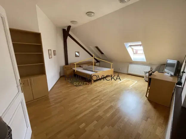 Pronájem bytu 3+kk, Žebrák, Náměstí, 87 m2