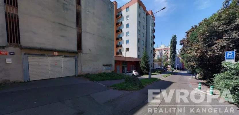Pronájem garážového stání, Praha - Podolí, Pod Klaudiánkou, 14 m2