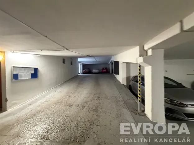 Pronájem garážového stání, Praha - Podolí, Pod Klaudiánkou, 14 m2