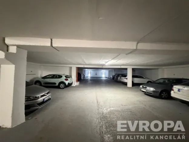 Pronájem garážového stání, Praha - Podolí, Pod Klaudiánkou, 14 m2