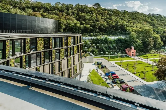 Pronájem obchodního prostoru, Praha - Karlín, Pernerova, 204 m2