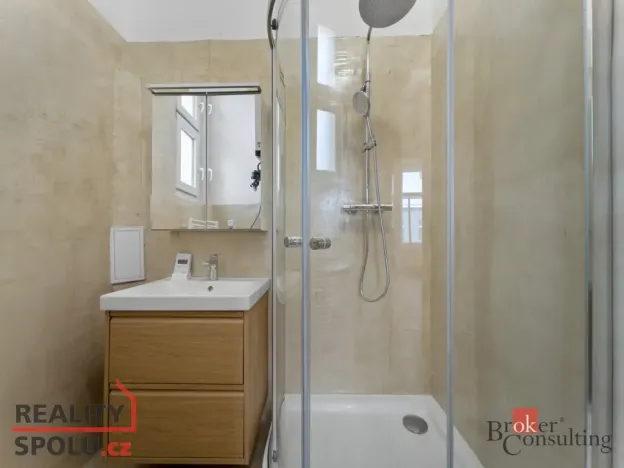 Pronájem bytu 3+1, Praha - Karlín, Sokolovská, 72 m2