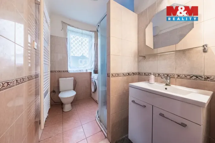 Prodej rodinného domu, Tři Dvory, 250 m2