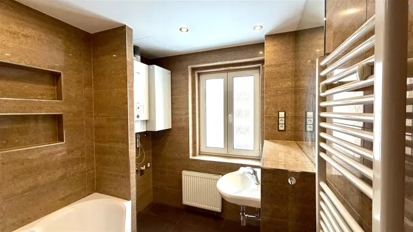 Pronájem bytu 4+kk, Cheb, Husova, 78 m2