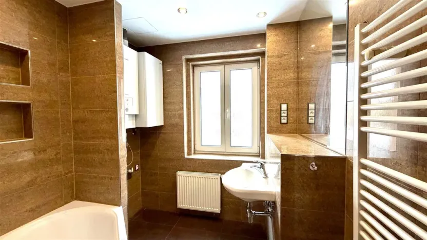 Pronájem bytu 4+kk, Cheb, Husova, 78 m2