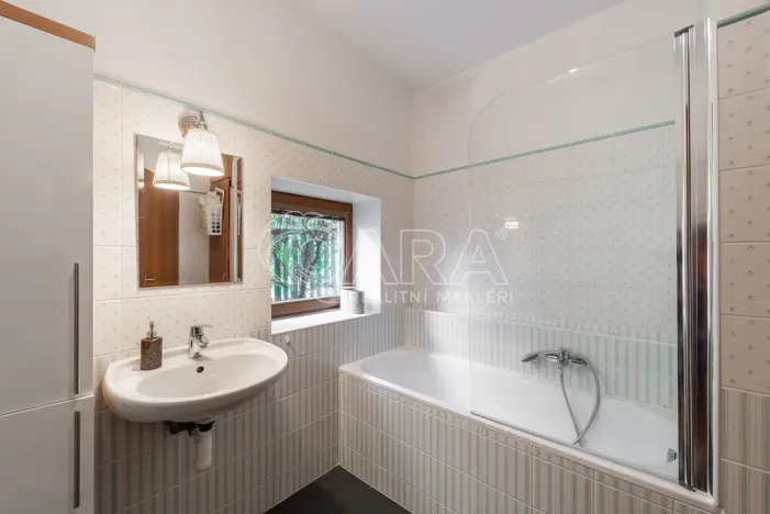 Pronájem rodinného domu, Statenice, Ke Kulnám, 191 m2