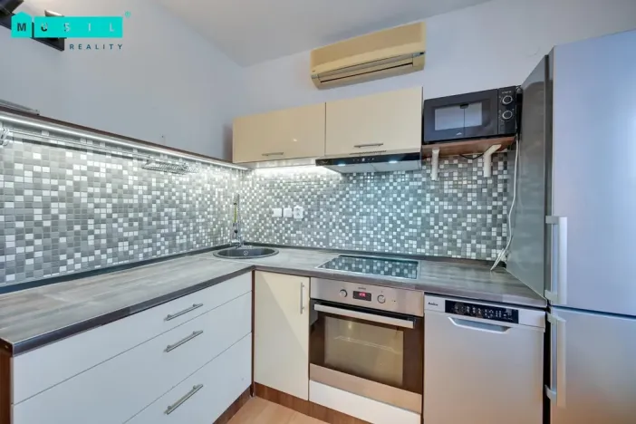 Pronájem bytu 1+kk, Olomouc - Povel, Slavonínská, 38 m2