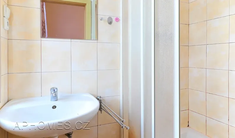 Pronájem bytu 1+1, Praha - Smíchov, Kováků, 36 m2