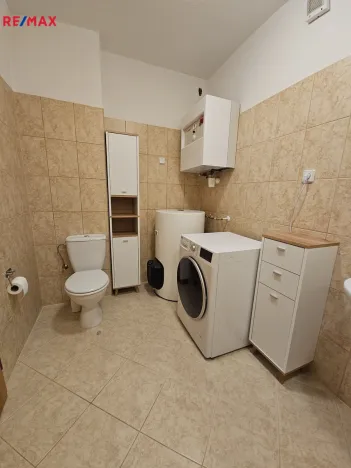 Pronájem bytu 1+kk, Chýně, U Dráhy, 39 m2