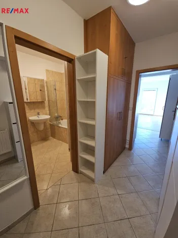 Pronájem bytu 1+kk, Chýně, U Dráhy, 39 m2