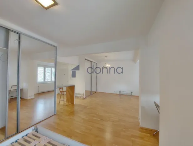 Pronájem bytu 1+kk, Praha, Viklefova, 47 m2