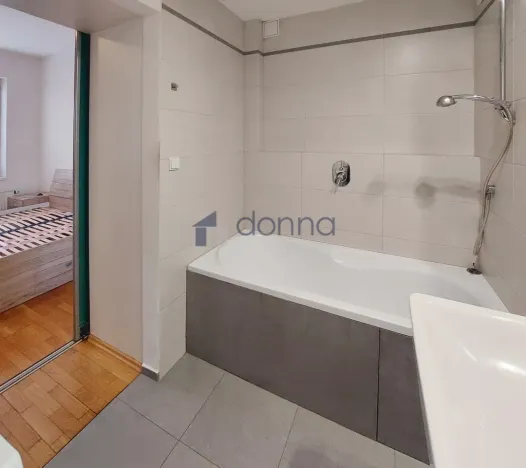 Pronájem bytu 1+kk, Praha, Viklefova, 47 m2