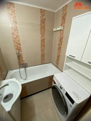 Pronájem bytu 4+1, Nové Město nad Metují, Nad Stadionem, 74 m2