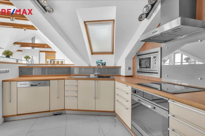 Prodej bytu 5+kk, Praha - Dolní Měcholupy, Za kovárnou, 219 m2