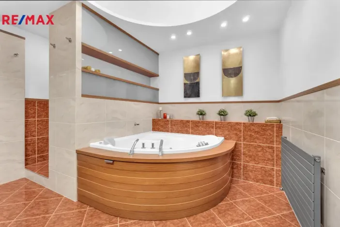 Prodej bytu 5+kk, Praha - Dolní Měcholupy, Za kovárnou, 219 m2