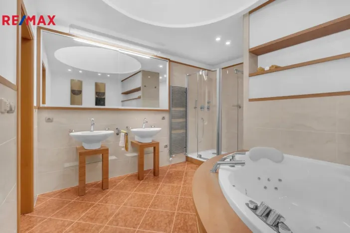 Prodej bytu 5+kk, Praha - Dolní Měcholupy, Za kovárnou, 219 m2