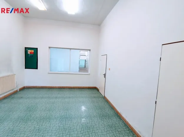 Prodej výrobních prostor, Uherčice, 1500 m2