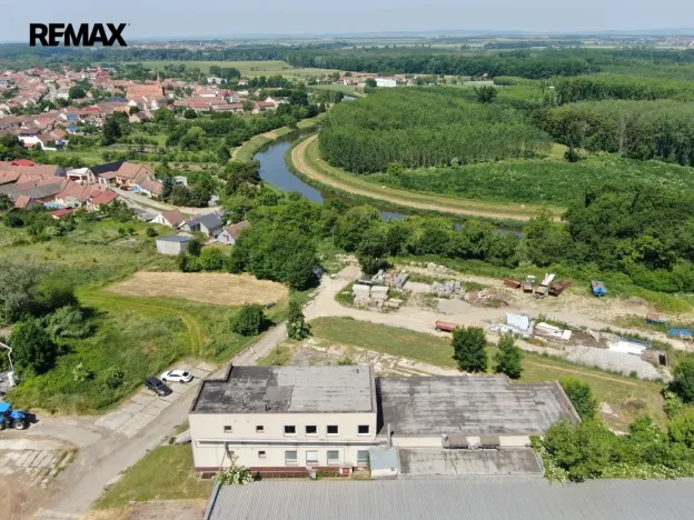 Prodej výrobních prostor, Uherčice, 1500 m2