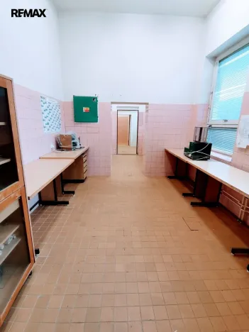Prodej výrobních prostor, Uherčice, 1500 m2