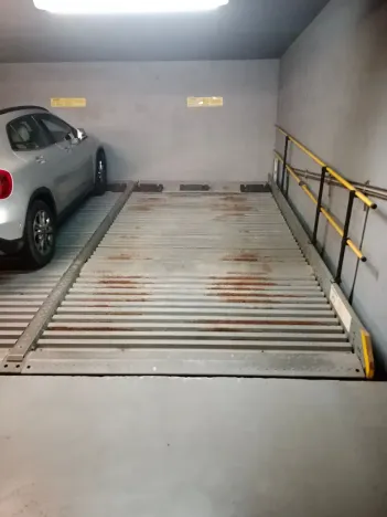 Pronájem garážového stání, Praha - Vršovice, Holandská, 13 m2