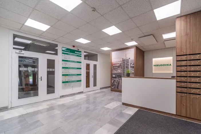 Pronájem kanceláře, Hradec Králové, Nerudova, 300 m2
