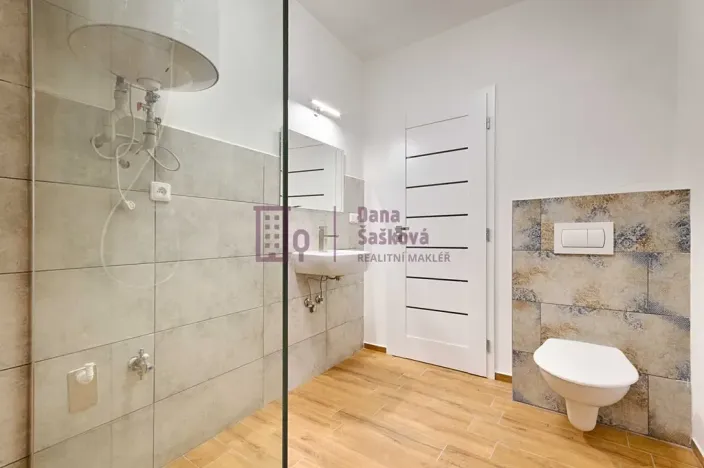 Pronájem bytu 1+kk, Jindřichův Hradec, nám. Míru, 58 m2